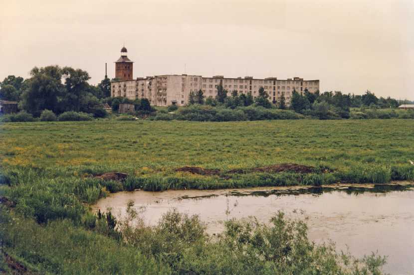 1111468 Wehlau 1997, Blick von der Langen Bruecke auf Wehlau.jpg